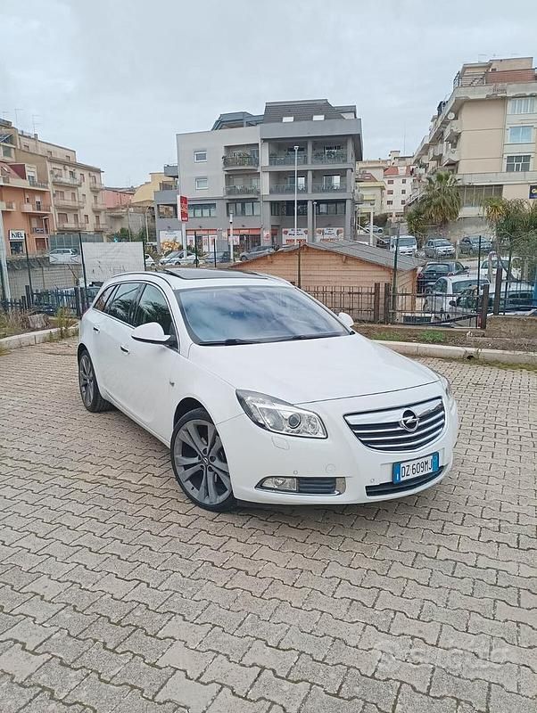 Usata Opel Insignia Cosmo 160 CV (117 kW) 2009 Bianco Station wagon