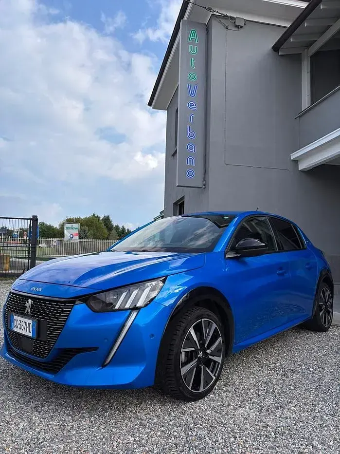 Usata Peugeot 208 GT 102 CV (75 kW) 2022 Bluazzurro Utilitaria