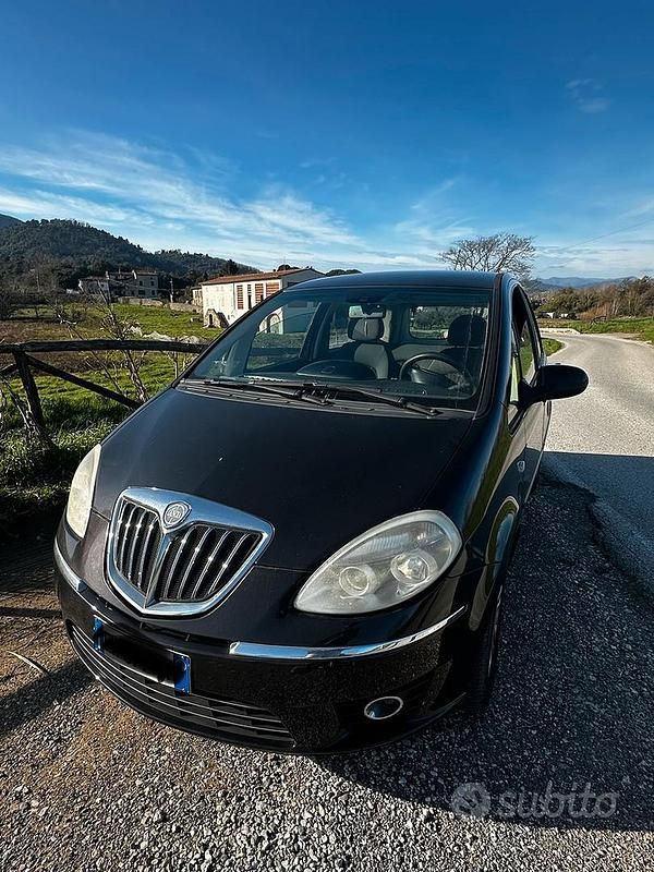 Usata Lancia Musa 95 CV (69 kW) 2011 Marrone Monovolume