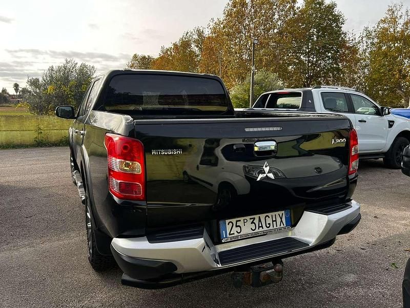 Usata Mitsubishi L200 181 CV (133 kW) 2017 Nero Pick-up