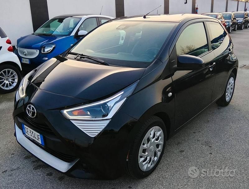 Usata Toyota Aygo 72 CV (52 kW) 2021 Nero Utilitaria