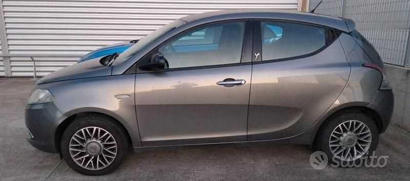 Usata Lancia Ypsilon 95 CV (69 kW) 2012 Grigio Utilitaria