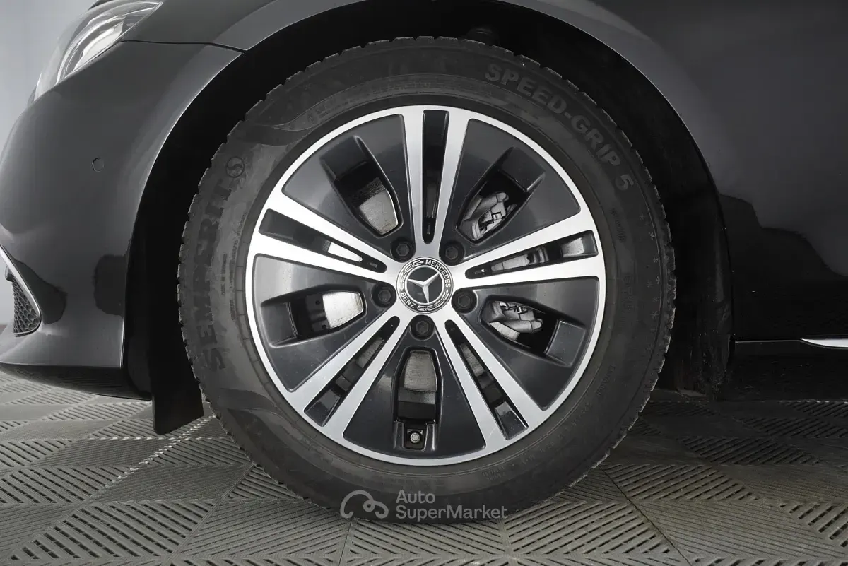 Usata Mercedes E200 Business 160 CV (117 kW) 2019 Nero Station wagon