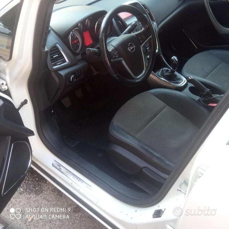 Usata Opel Astra 90 CV (66 kW) 2013 Berlina