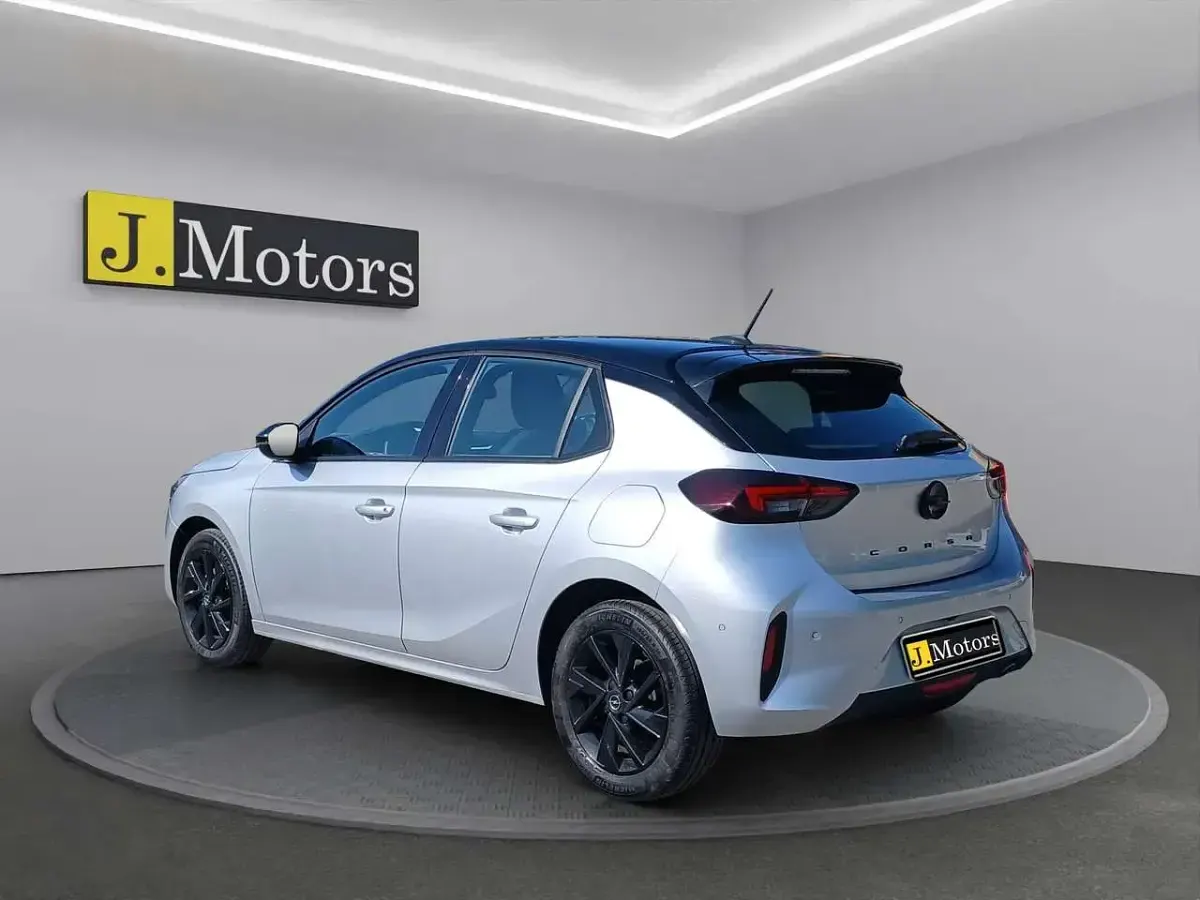 Usata Opel Corsa 101 CV (74 kW) 2025 Tetto nero Utilitaria