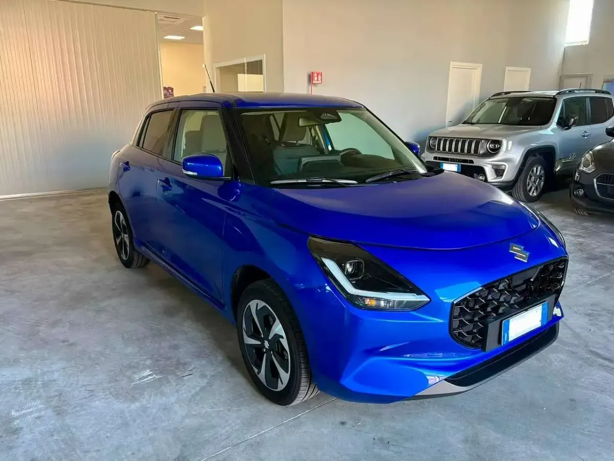 Usata Suzuki Swift 83 CV (61 kW) 2024 Blu/azzurro Utilitaria
