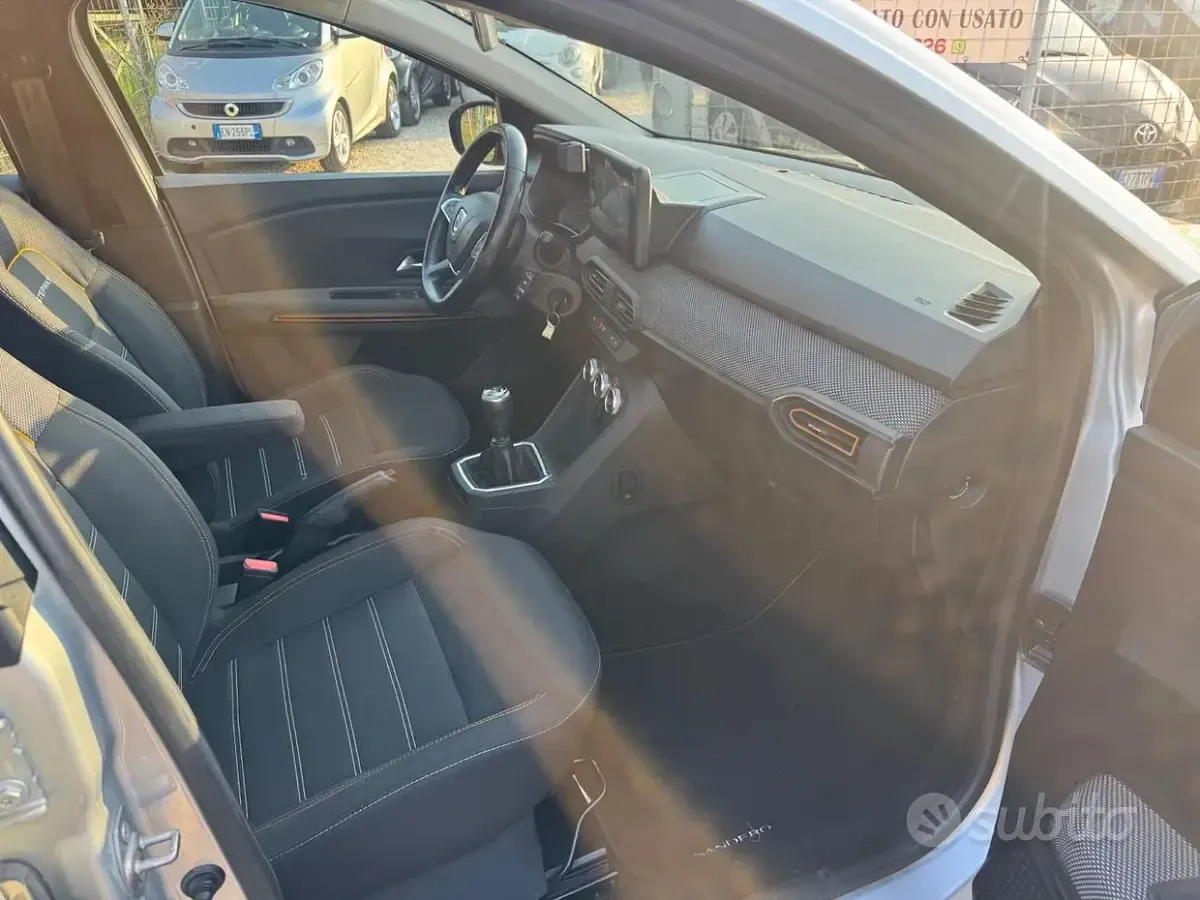 Usata Dacia Sandero Comfort 101 CV (74 kW) 2021 Grigio Berlina