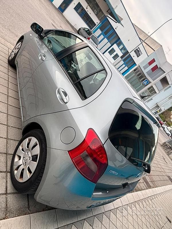 Usata Toyota Yaris Sol 90 CV (66 kW) 2006 Berlina