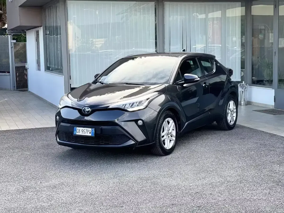Usata Toyota C-HR 98 CV (72 kW) 2022 Grigio SUV