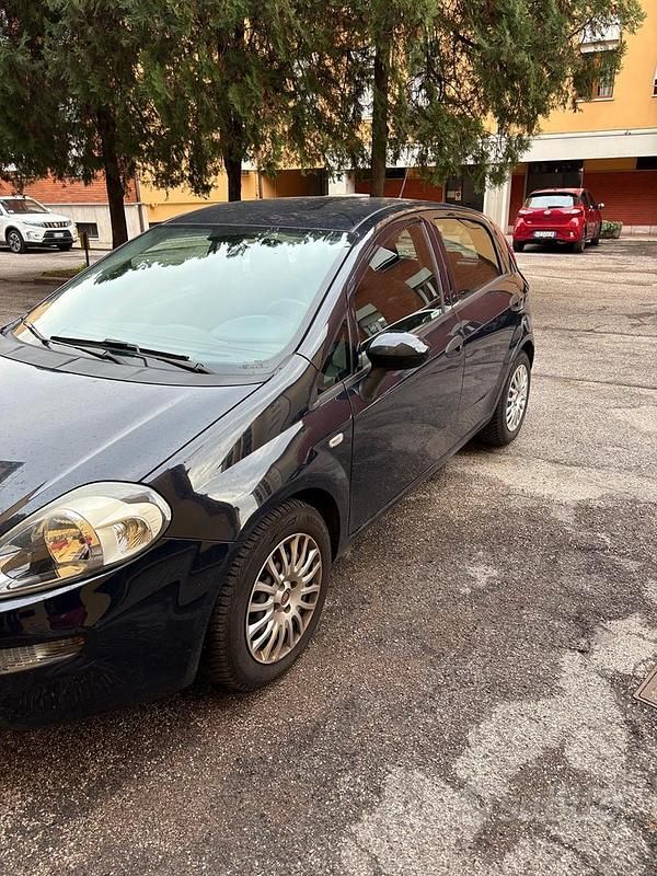Blu Usata 2016 Fiat Punto Street Tre volumi | 6500 € (Buon prezzo) - Immagine 1/4