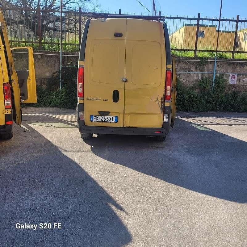 Usata Renault Trafic 116 CV (85 kW) 2012 Giallo Monovolume