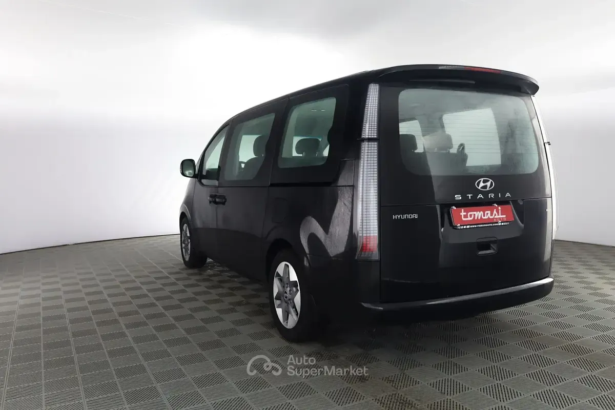 Usata Hyundai Staria 177 CV (130 kW) 2023 Nero Monovolume