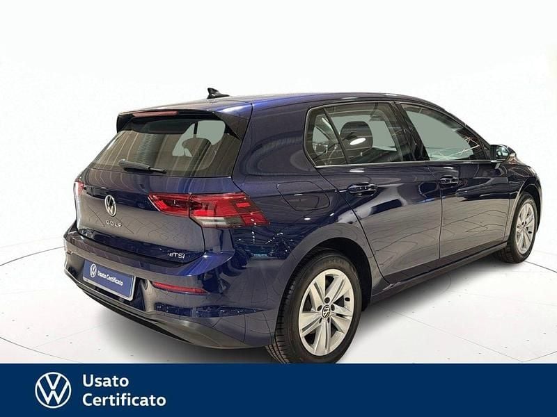 Usata VW Golf VIII Life 110 CV (80 kW) 2024 Blu / pastello Berlina