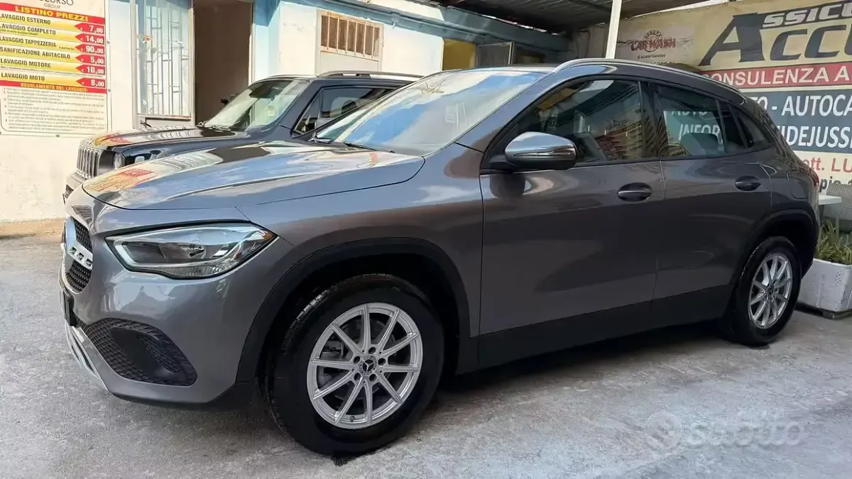 Usata Mercedes GLA200 150 CV (110 kW) 2020 Grigio SUV