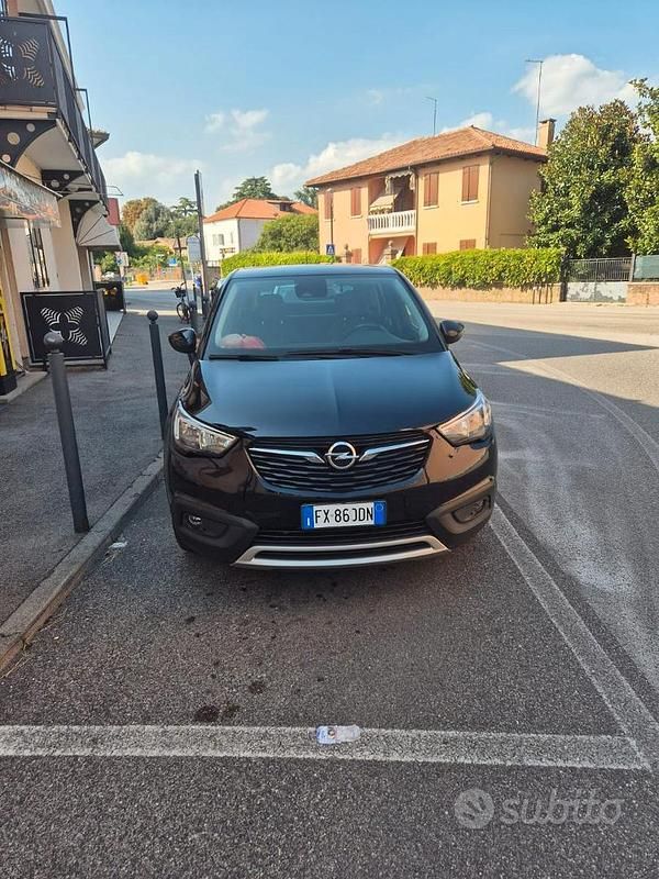 Usata Opel Crossland 110 CV (80 kW) 2019 Nero SUV