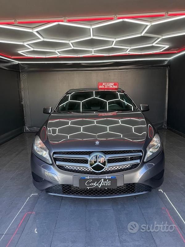 Usata Mercedes A180 109 CV (80 kW) 2014 Grigio Berlina