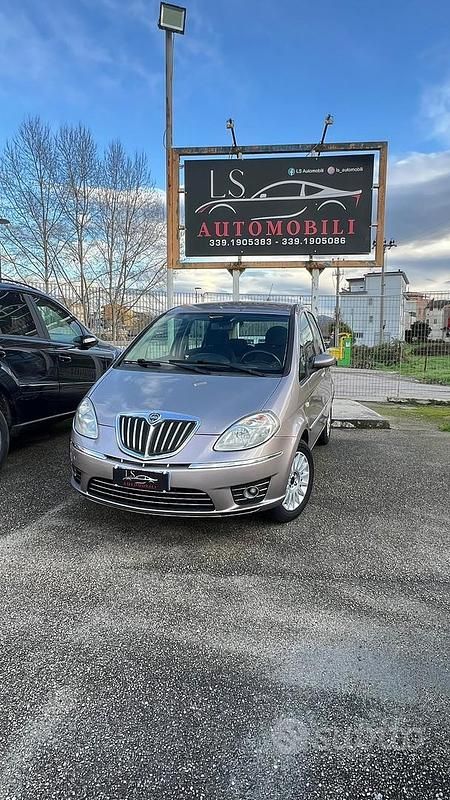 Usata Lancia Musa 95 CV (69 kW) 2008 Viola Monovolume