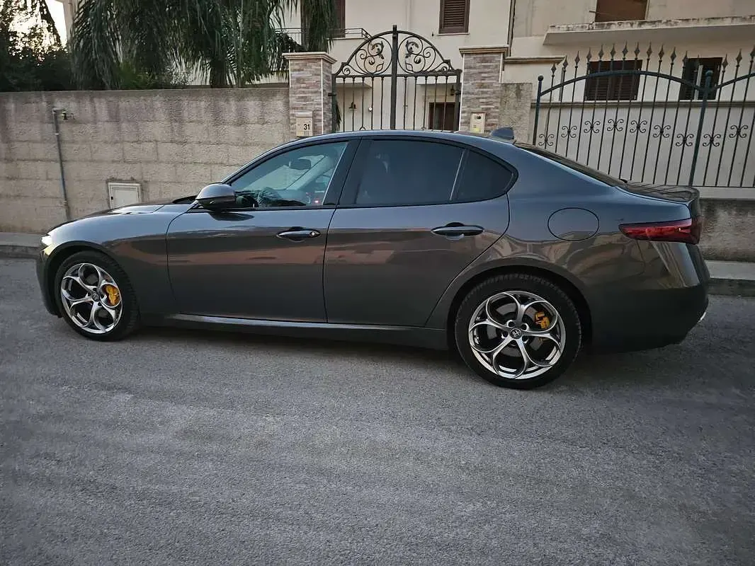 Second-hand Alfa Romeo Giulia Tech Edition 160 CP (117 kW) 2019 Gri Berlinǎ