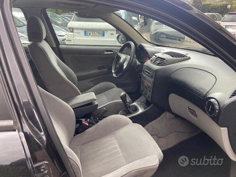 Usata Alfa Romeo 147 Distinctive 120 CV (88 kW) 2007 Nero Utilitaria