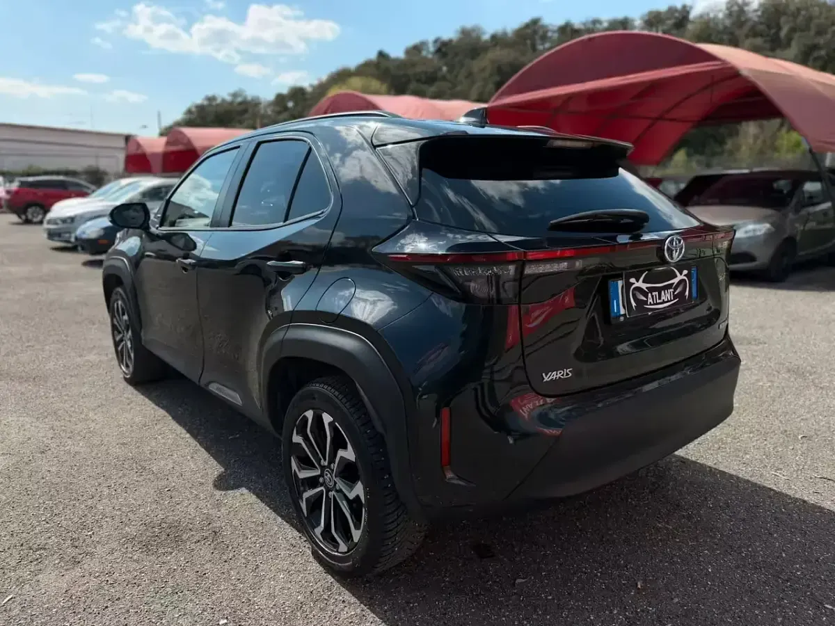 Usata Toyota Yaris Hybrid Trend 92 CV (67 kW) 2023 Nero Station wagon