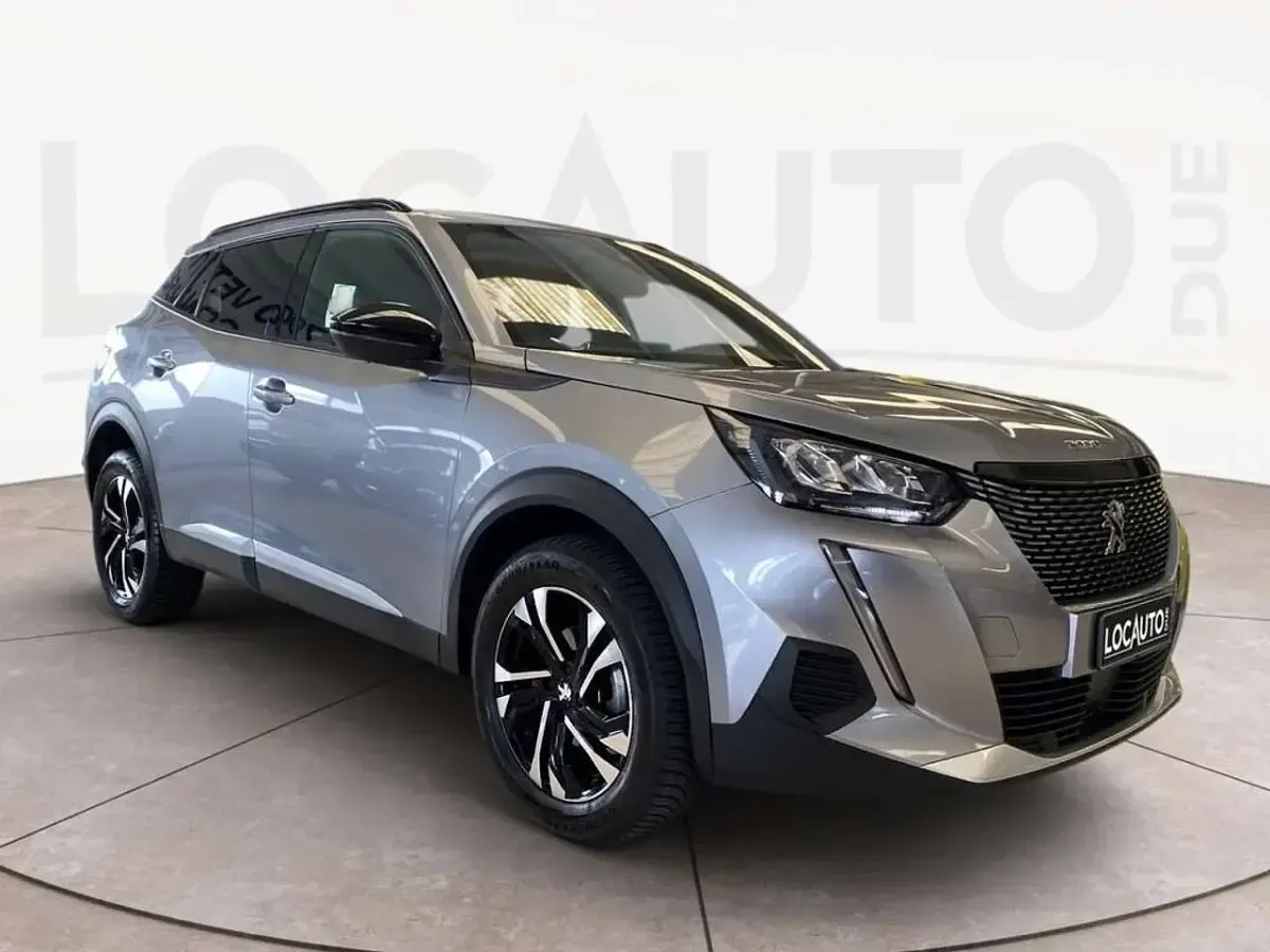 Używany Peugeot 2008 Allure 131 KM (96 kW) 2023 Szary SUV