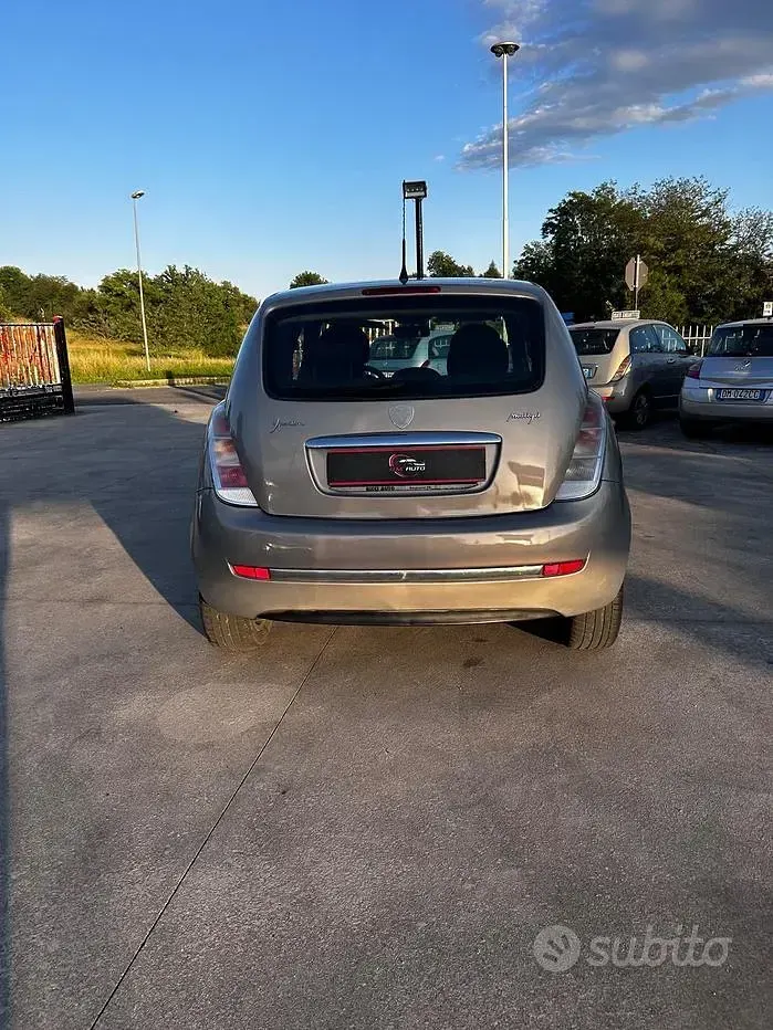 Usata Lancia Ypsilon 75 CV (55 kW) 2007 Grigio Utilitaria