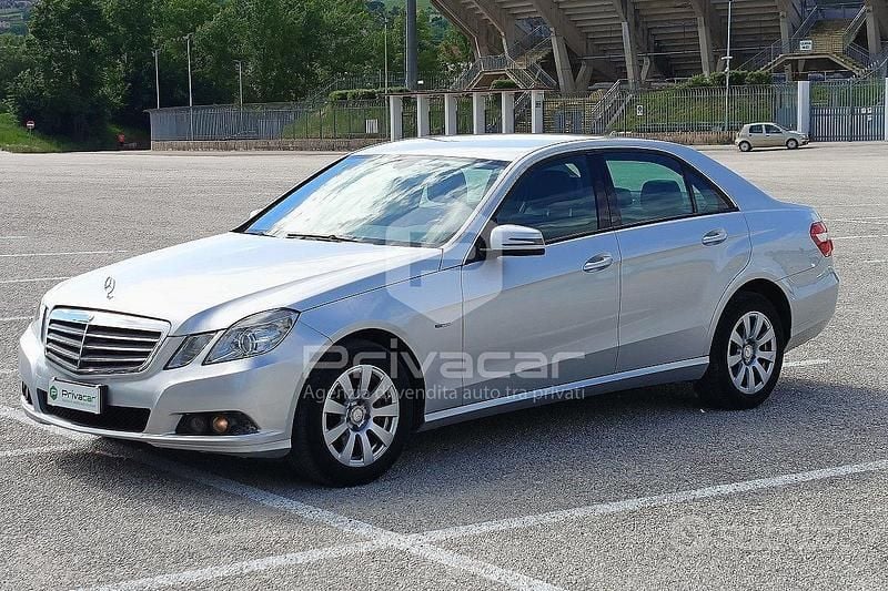 Usata Mercedes E220 Avantgarde 170 CV (125 kW) 2009 Grigio Berlina