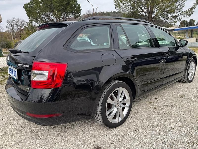 Begagnad Skoda Octavia G-TEC Executive 131 HK (96 kW) 2020 Svart Kombi