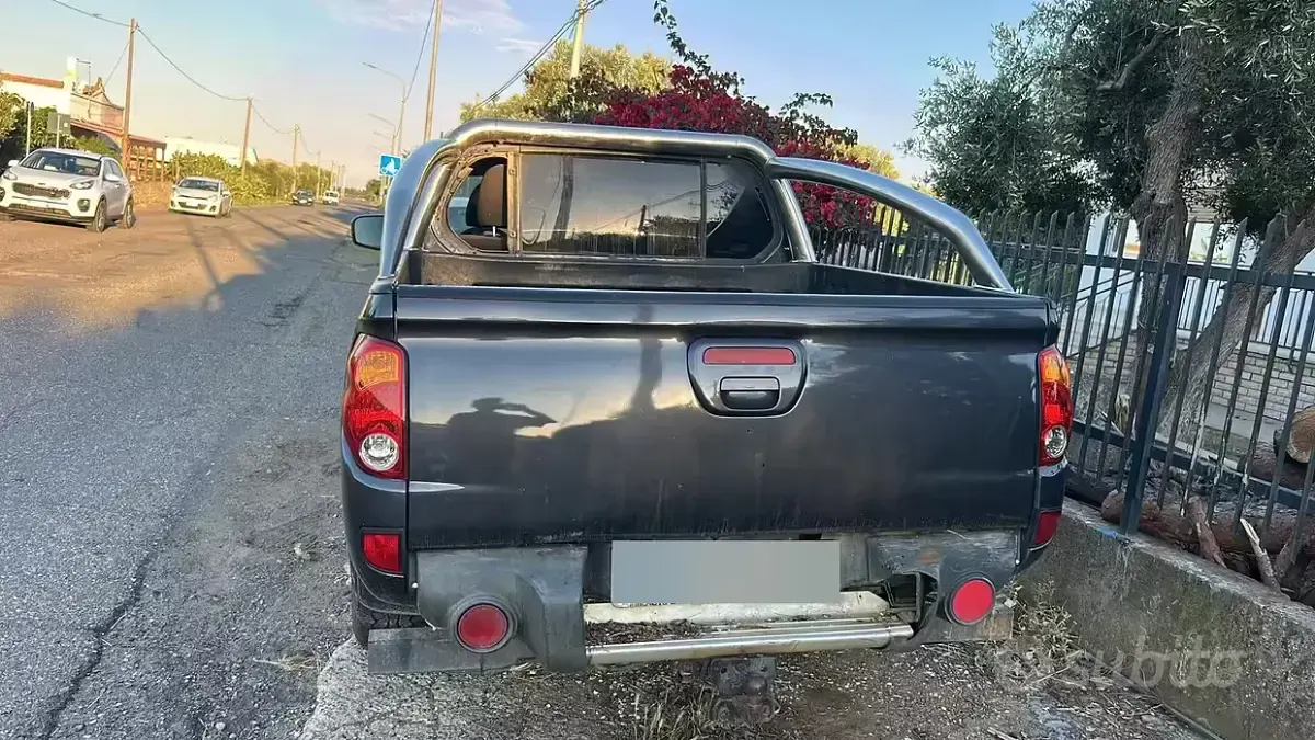 Usata Mitsubishi L200 178 CV (130 kW) 2010 Nero Pick-up