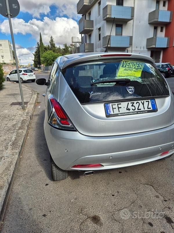 Usata Lancia Ypsilon 95 CV (69 kW) 2016 Grigio Utilitaria