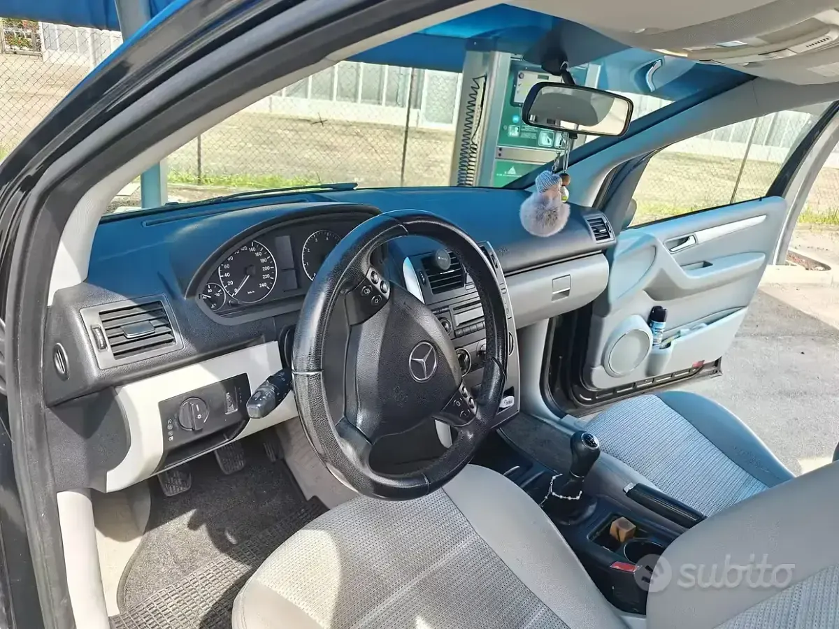 Usata Mercedes A150 95 CV (69 kW) 2010 Nero Berlina