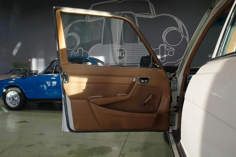 Usata Mercedes S280 160 CV (117 kW) 1972 Bianco/crema Berlina