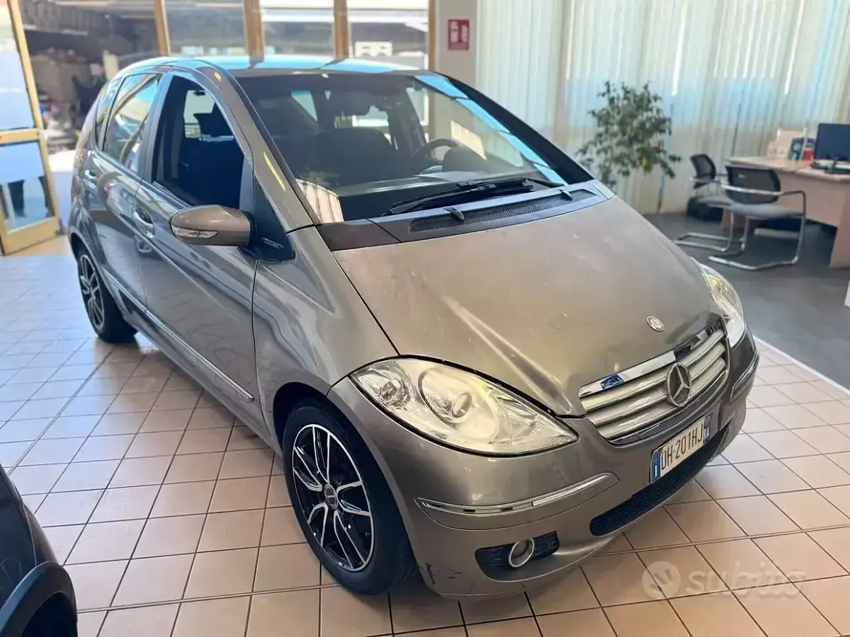 Usata Mercedes A180 Elegance 109 CV (80 kW) 2007 Grigio Berlina