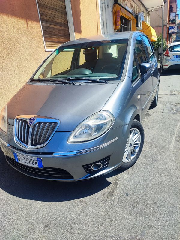 Grigio Usata 2009 Lancia Musa Monovolume | 4350 € (Buon prezzo) - Immagine 1/4