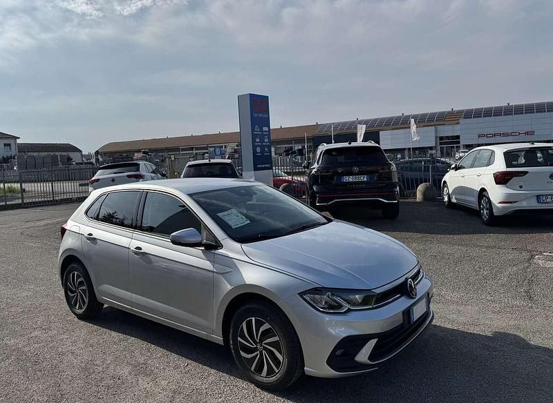 Smoky grey Nuova 2025 VW Polo Edition Tre volumi | 21.500 € (Ottimo prezzo) - Immagine 1/4