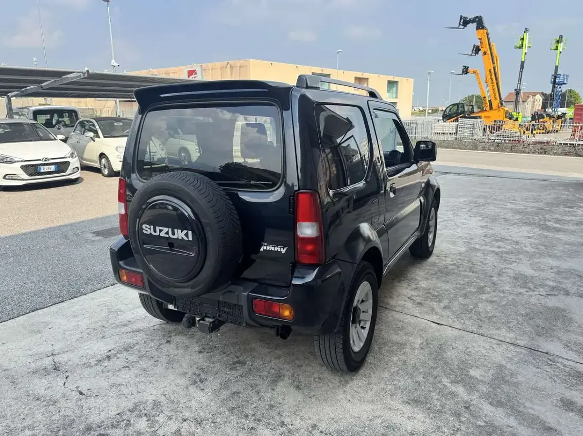 Usata Suzuki Jimny 86 CV (63 kW) 2014 Nero SUV
