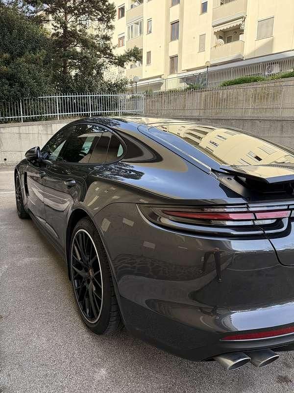 Usata Porsche Panamera 449 CV (330 kW) 2019 Grigio Utilitaria