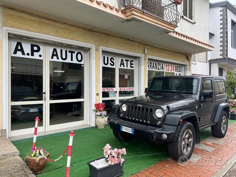 Grigio Usata 2017 Jeep Wrangler Rubicon SUV | 29.999 € (Cara) - Immagine 1/4