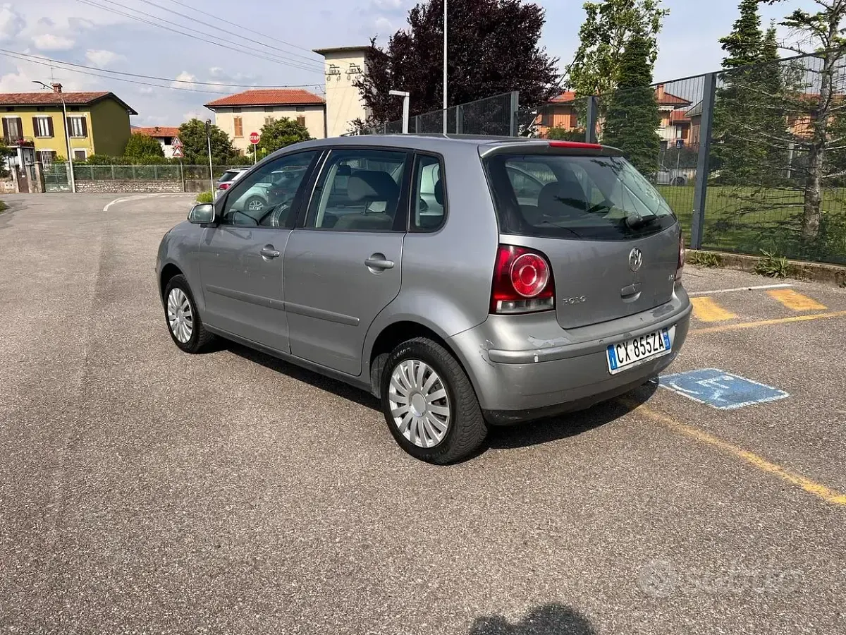 Usata VW Polo Comfortline 86 CV (63 kW) 2005 Grigio Utilitaria