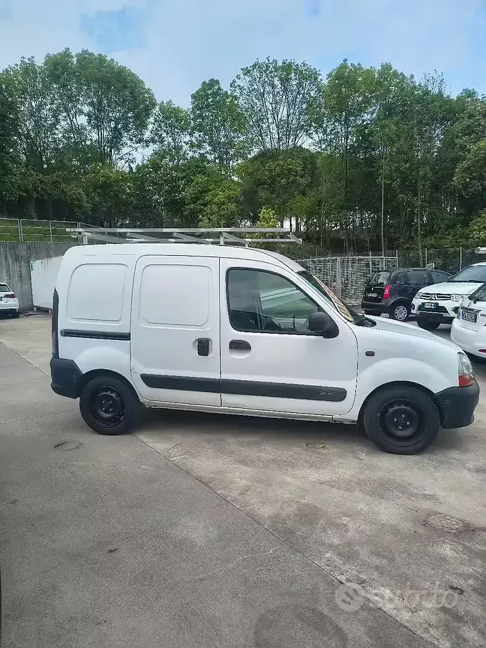 Usata Renault Kangoo 65 CV (47 kW) 2003 Bianco Monovolume