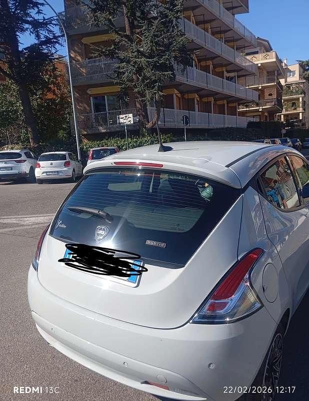 Usata Lancia Ypsilon Gold 69 CV (50 kW) 2021 Grigio Utilitaria