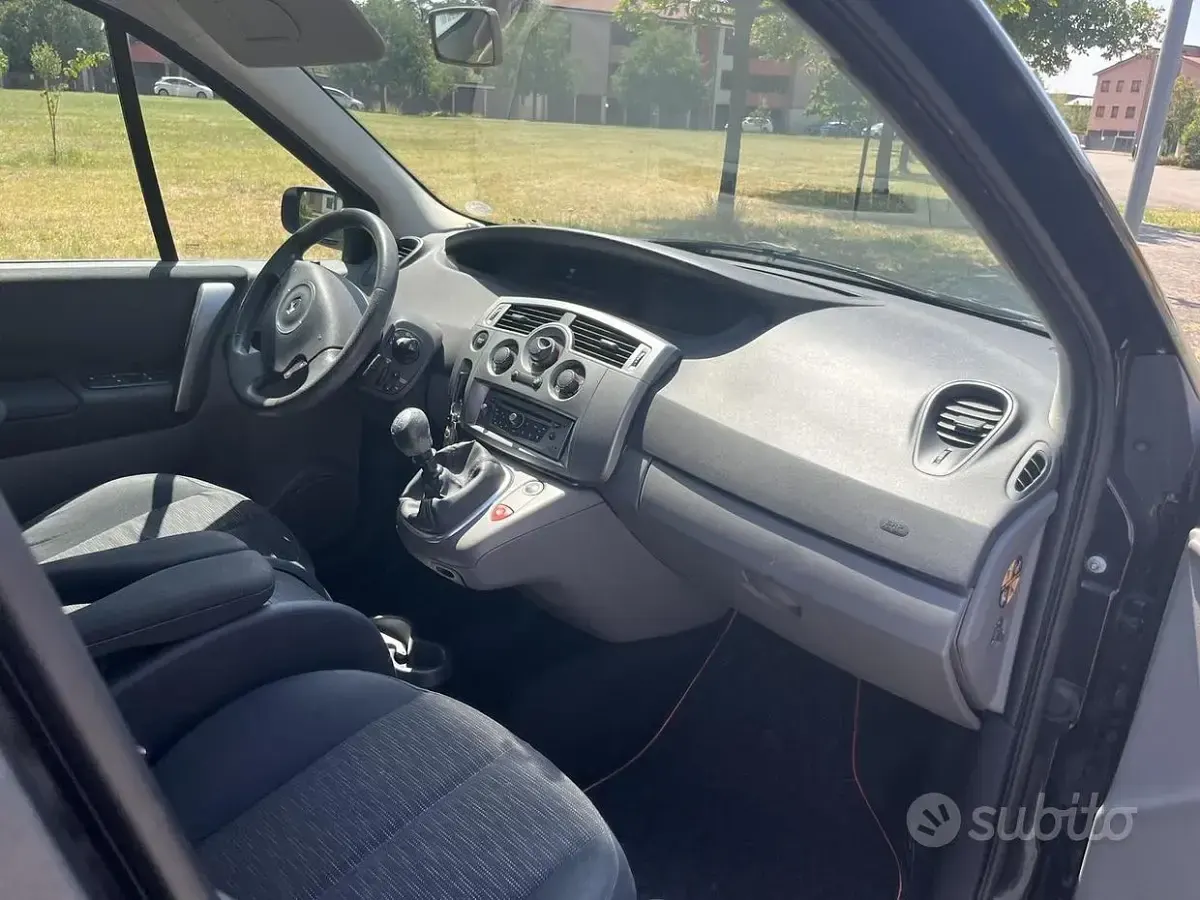 Usata Renault Scénic II 120 CV (88 kW) 2008 Nero Monovolume