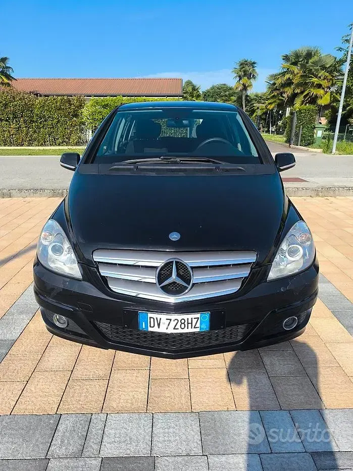 Usata Mercedes B200 Premium 109 CV (80 kW) 2011 Nero Utilitaria