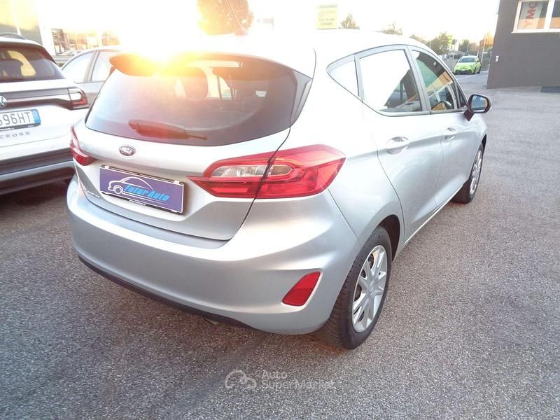 Usata Ford Fiesta 69 CV (50 kW) 2019 Argento Berlina