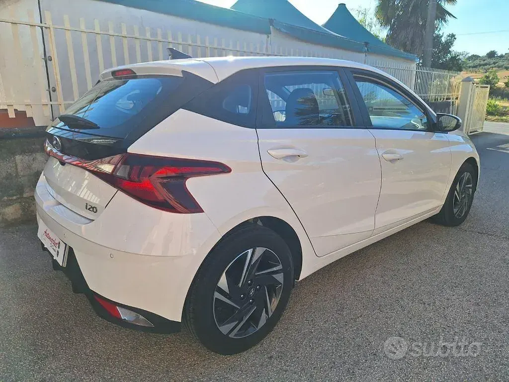 Usata Hyundai i20 84 CV (61 kW) 2023 Bianco Utilitaria