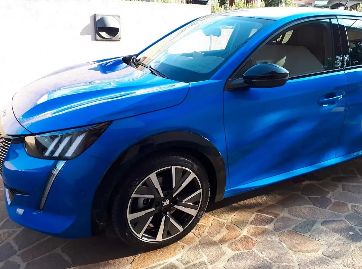 Usata Peugeot 208 GT-line 131 CV (96 kW) 2020 Blu Utilitaria