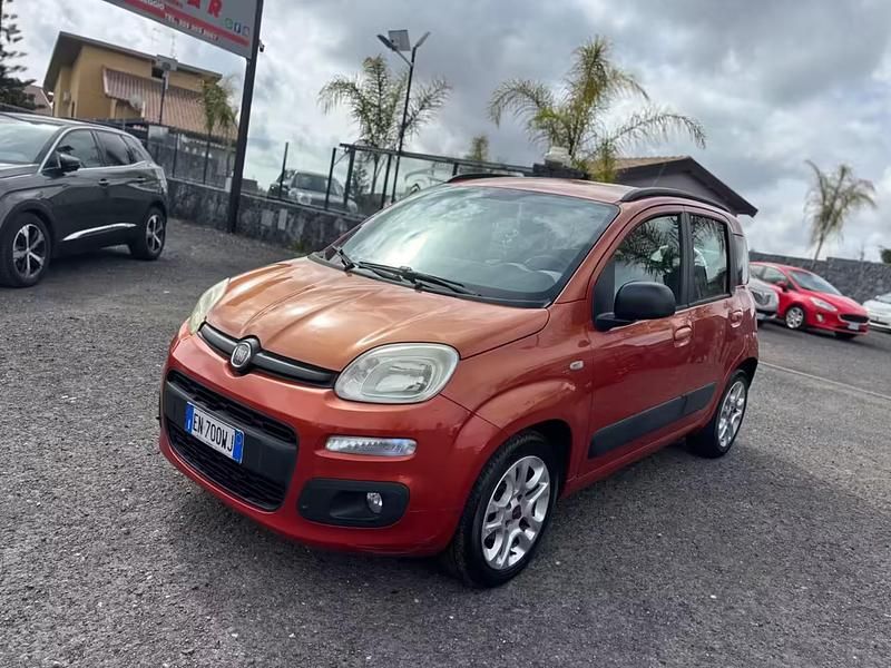 Usata Fiat Panda Lounge 74 CV (54 kW) 2012 Rosso Utilitaria