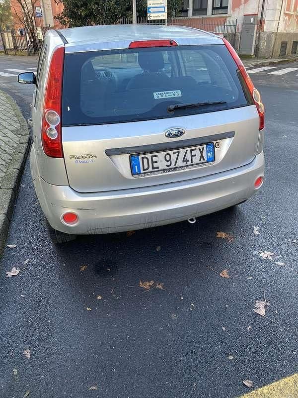 Usata Ford Fiesta Ghia 75 CV (55 kW) 2006 Berlina
