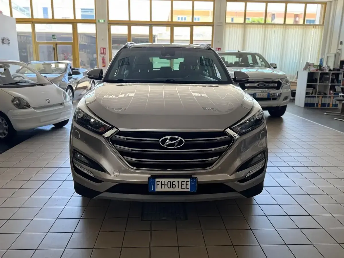 Usata Hyundai Tucson Xpossible 141 CV (103 kW) 2017 Oro SUV