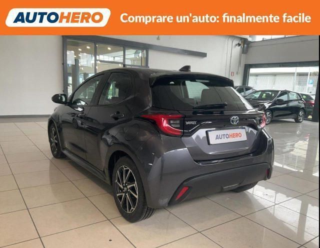 Usata Toyota Yaris Hybrid Trend 92 CV (67 kW) 2023 Grigio Berlina
